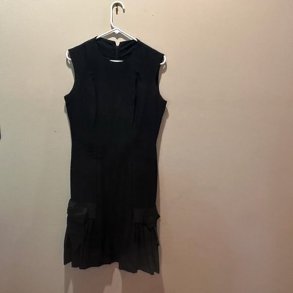Black formal sleeveless dress with bottom bows Size Medium - Picture 4 of 5